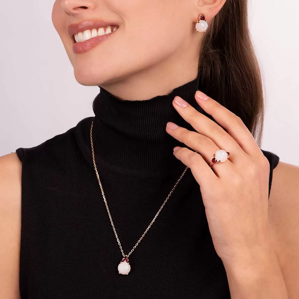 Sale Collana Con Pendente In Pietra Naturale E Cuore Di Zirconi Collane