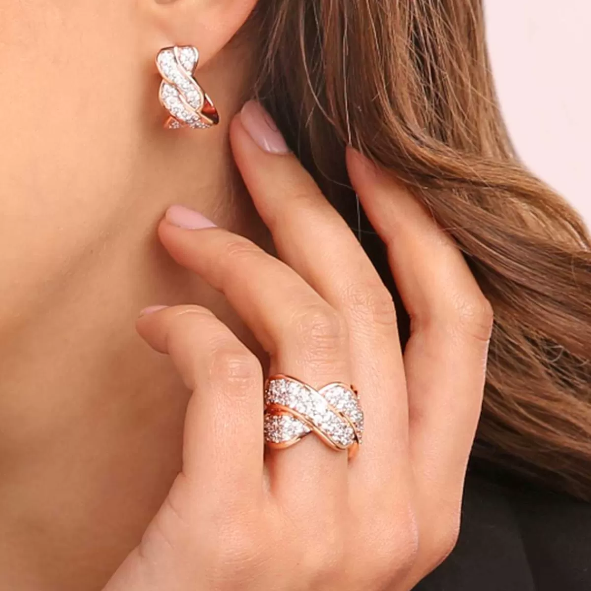 Best Sale Orecchino A Perno Con Intreccio In Pave Di Zirconi Orecchini